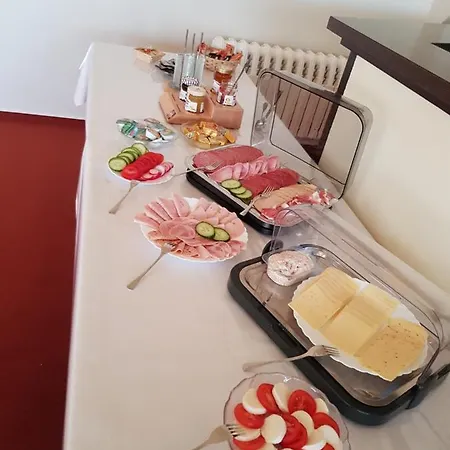 Haus Ueberland לינה וארוחת בוקר